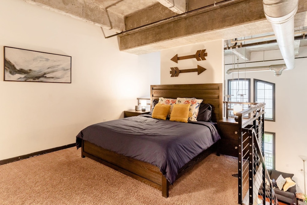 Loft, 2 Bedrooms, Balcony, City View