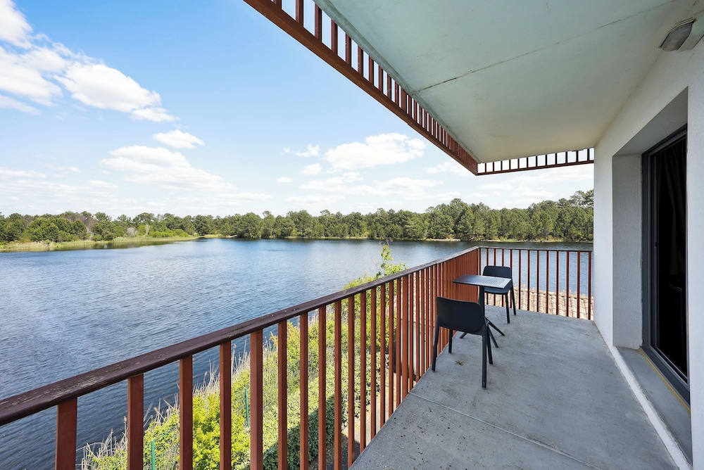 Apartment, 1 Queen Bed with Sofa bed, Lake/Pool View photo 3