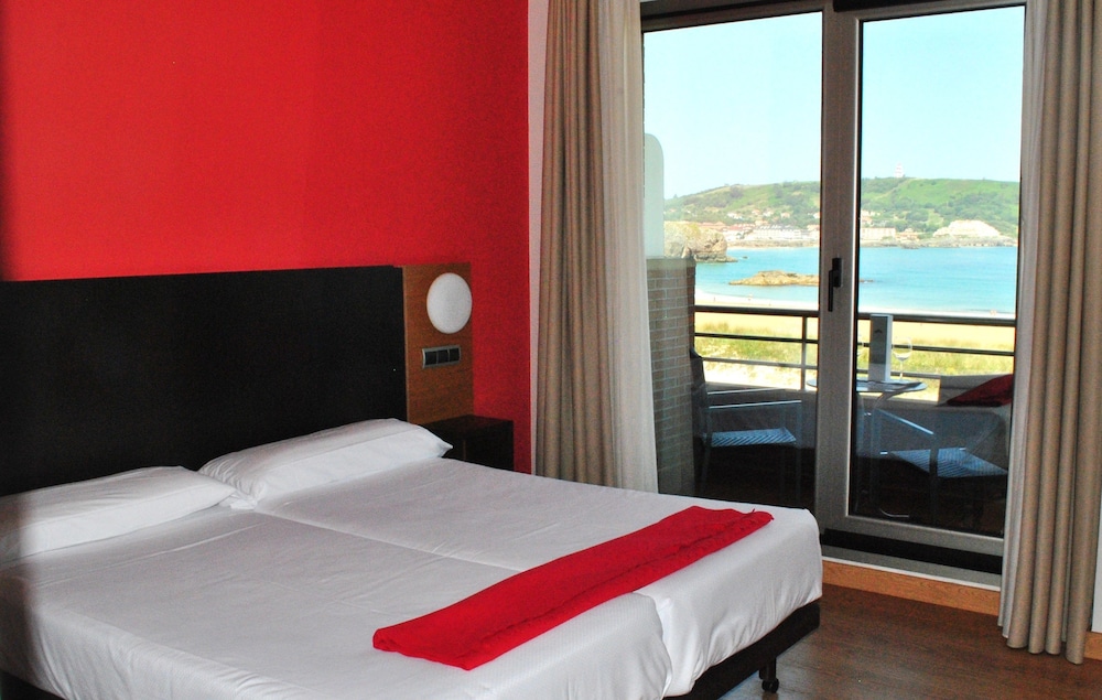 Deluxe Double Room, 2 Twin Beds, Beach View photo 3