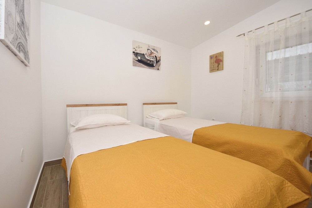 Family Villa, 3 Bedrooms, 2 Bathrooms (Villa Marijana Biograd)