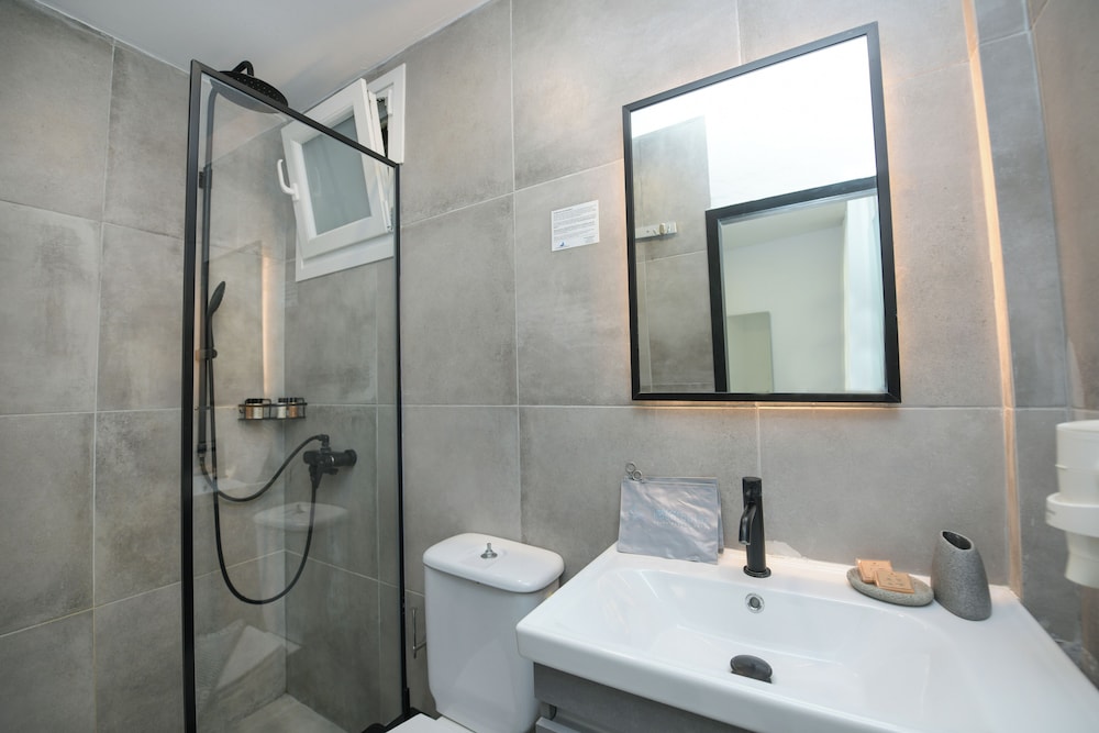 Standard Quadruple Room - Photo 3