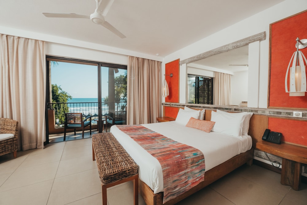 Deluxe Room, 1 King Bed with Sofa bed (Deluxe Sea View Room) - Photo 1