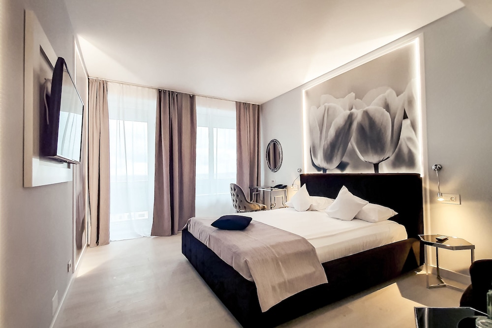 Deluxe Double Room - Photo 1