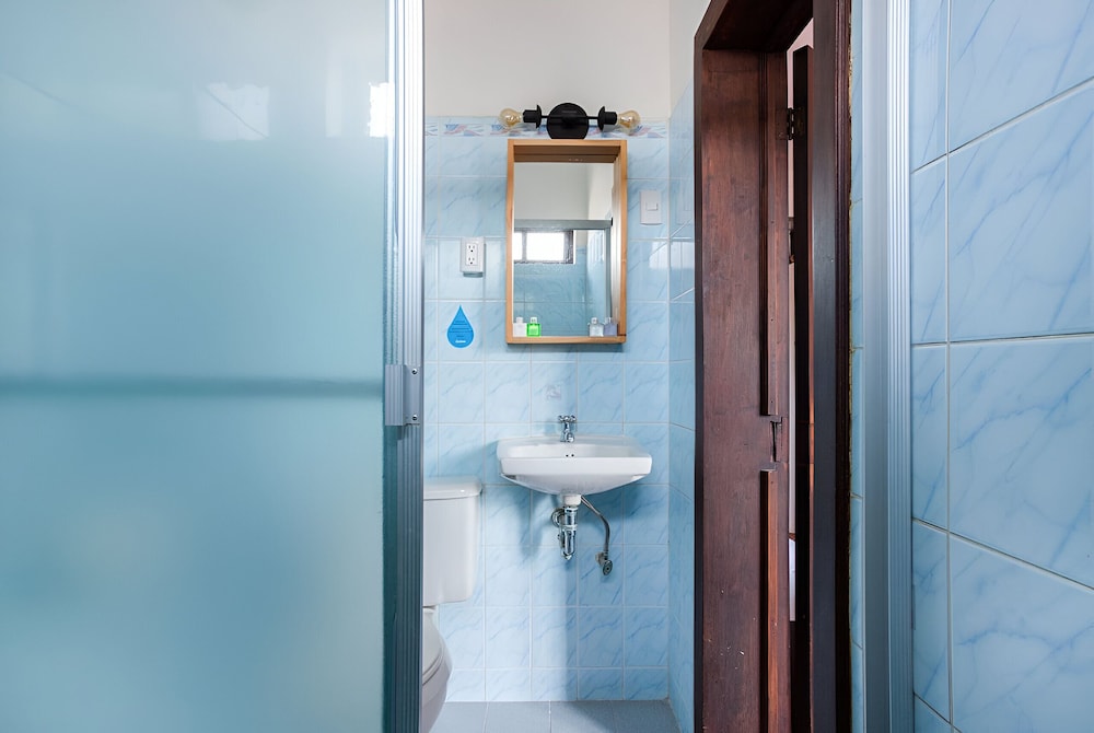 Compact Room, Private Bathroom photo 2
