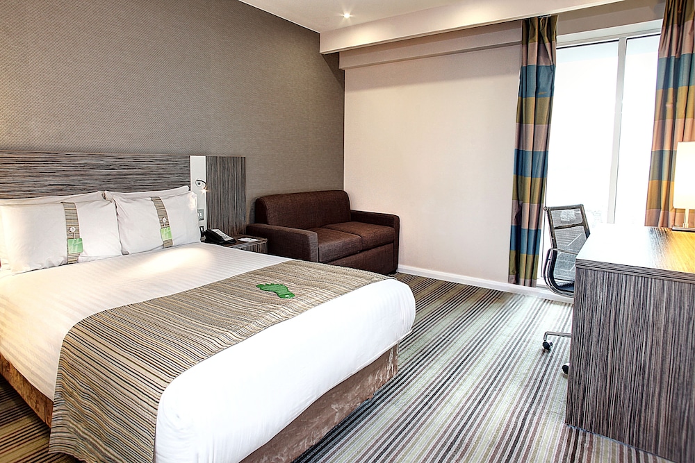 Standard Room, 1 Double Bed (Airport View) - Photo 4