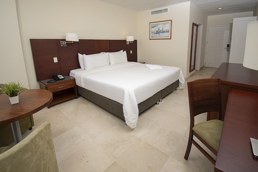 Room, 1 King Bed, Non Smoking (City or Garden View) - Photo 6