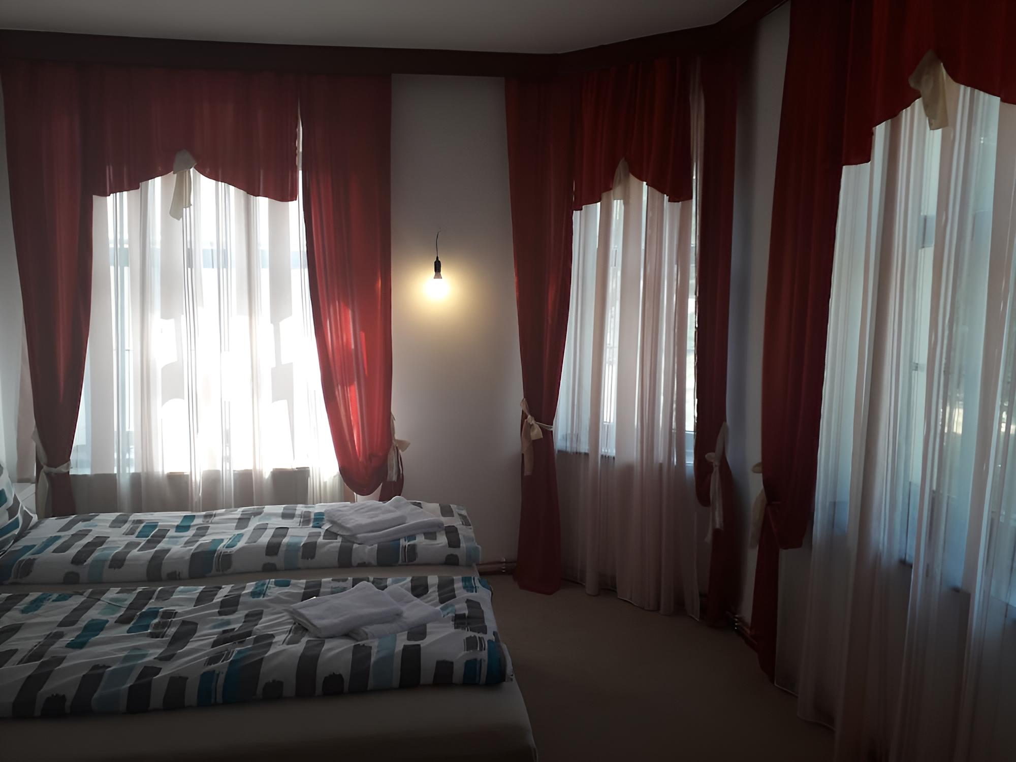 Single Room, Shared Bathroom photo 3