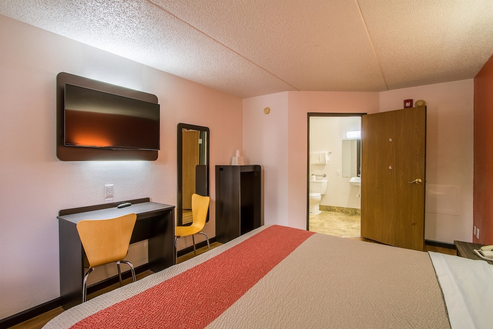 Standard Room, 1 Queen Bed, Non Smoking - Photo 8