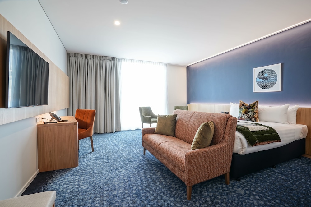 Superior Room, 1 King Bed, Mobility Accessible