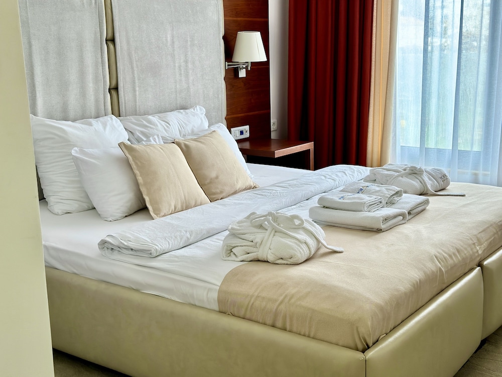 Senior Room, 1 King Bed, Sea View photo 2