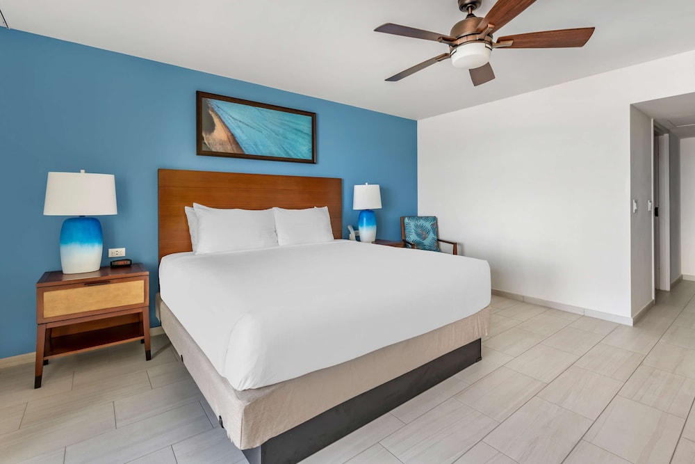 1 Bedroom Ocean Front King Suite