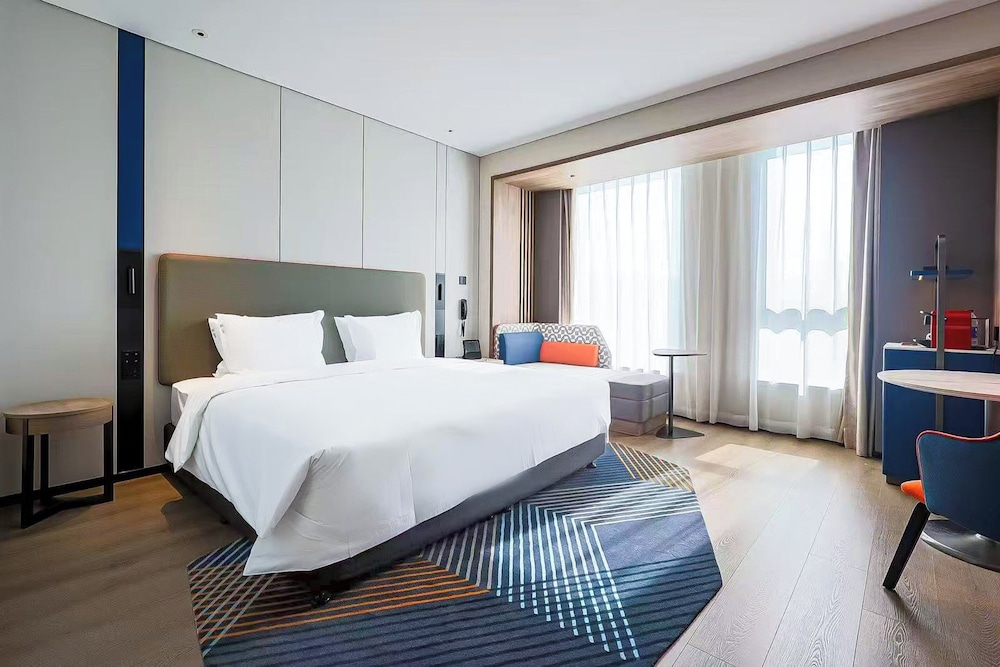 Standard Room, 1 King Bed (Extra Floor Space)