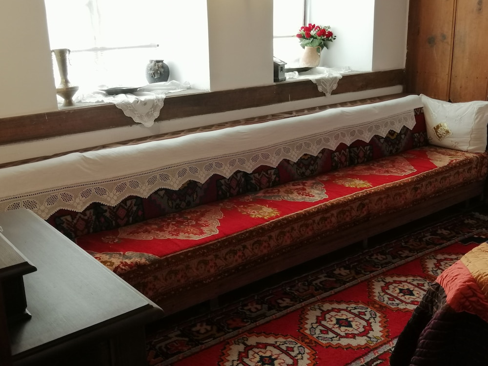 Traditional Room, Shared Bathroom photo 2