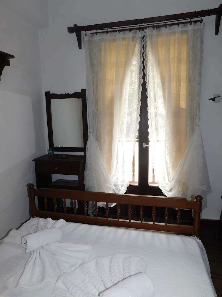 Double Room, 1 Double Bed (Aktaia) photo 3