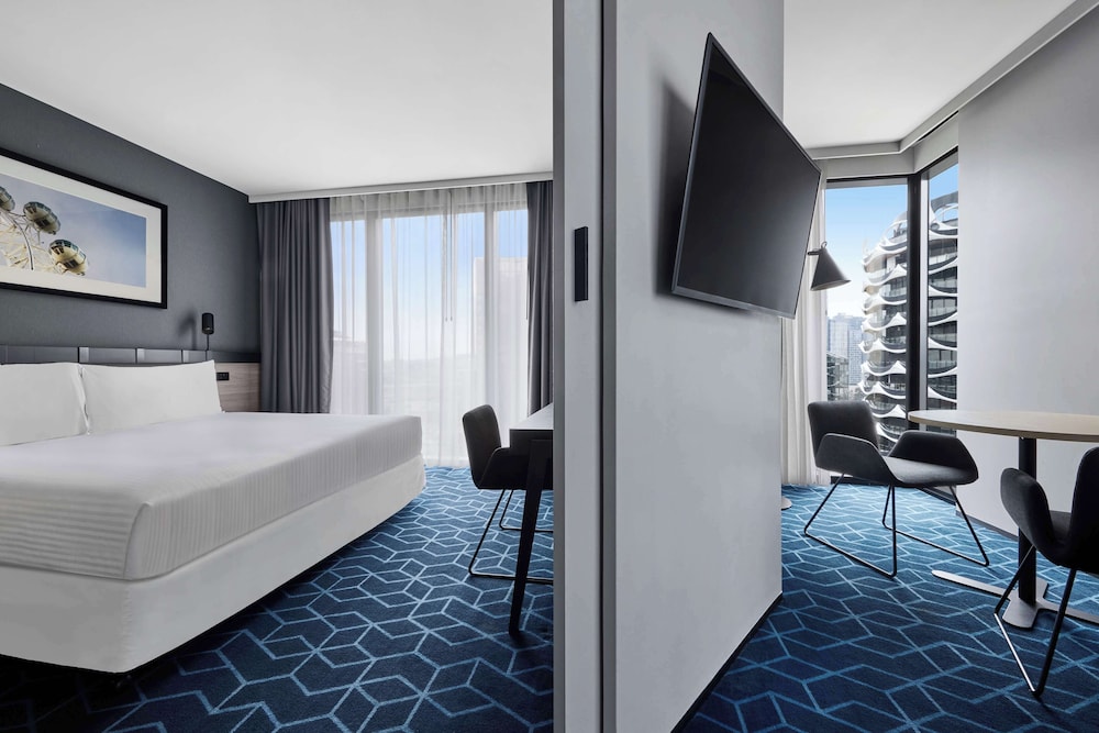 Suite, 1 King Bed, City View
