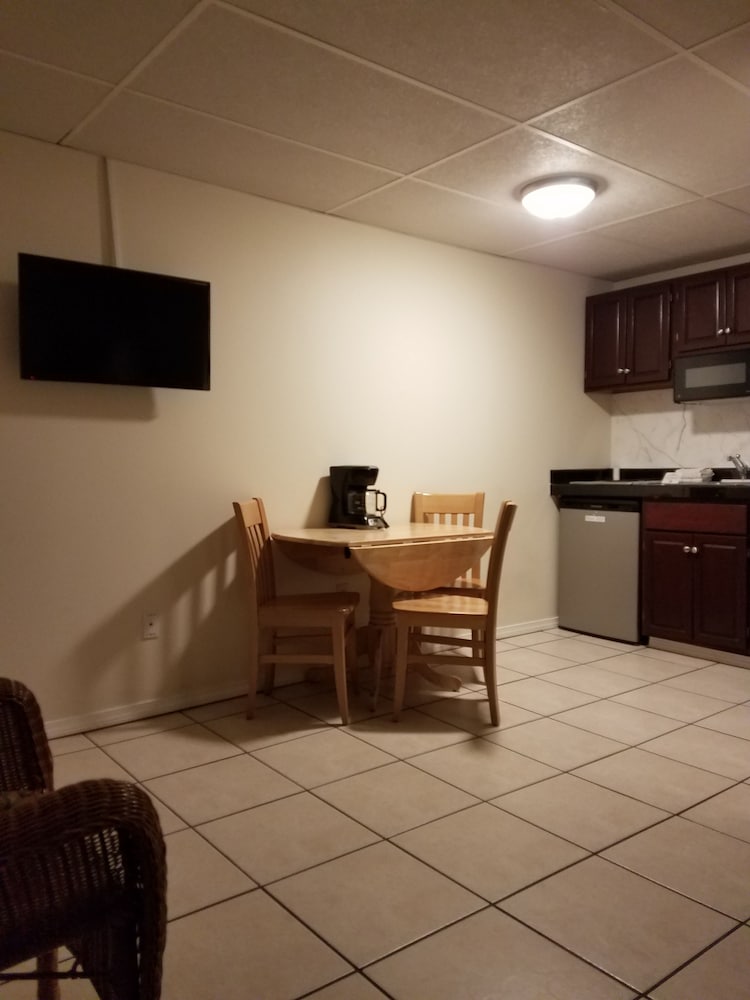 Room, 1 Bedroom, Kitchenette, Ground Floor photo 2