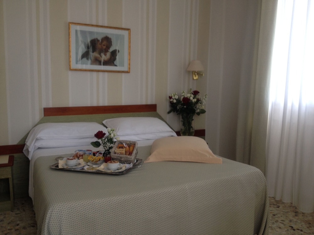 Classic Double Room, Garden View photo 2