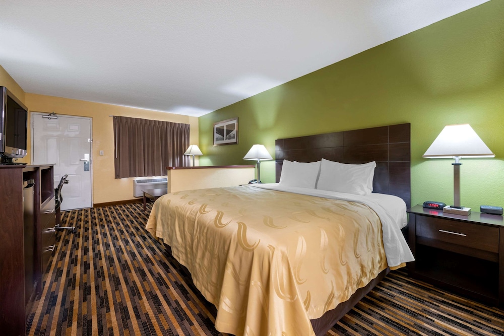 Suite, 1 King Bed, Accessible, Non Smoking photo 3