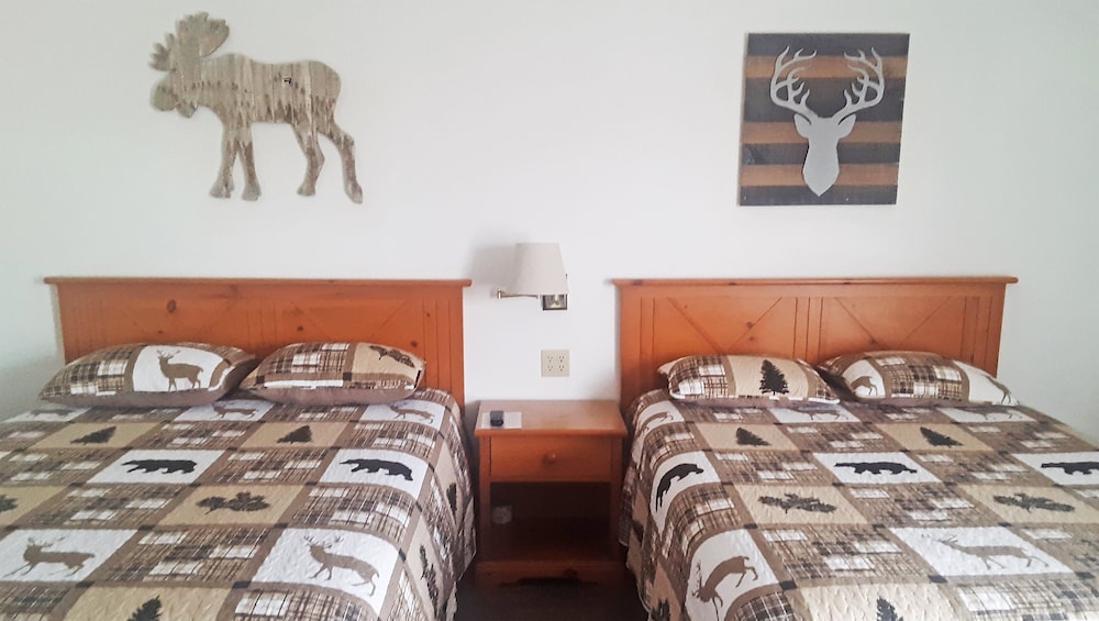 Room, 2 Queen Beds, Non Smoking, Refrigerator - Photo 3