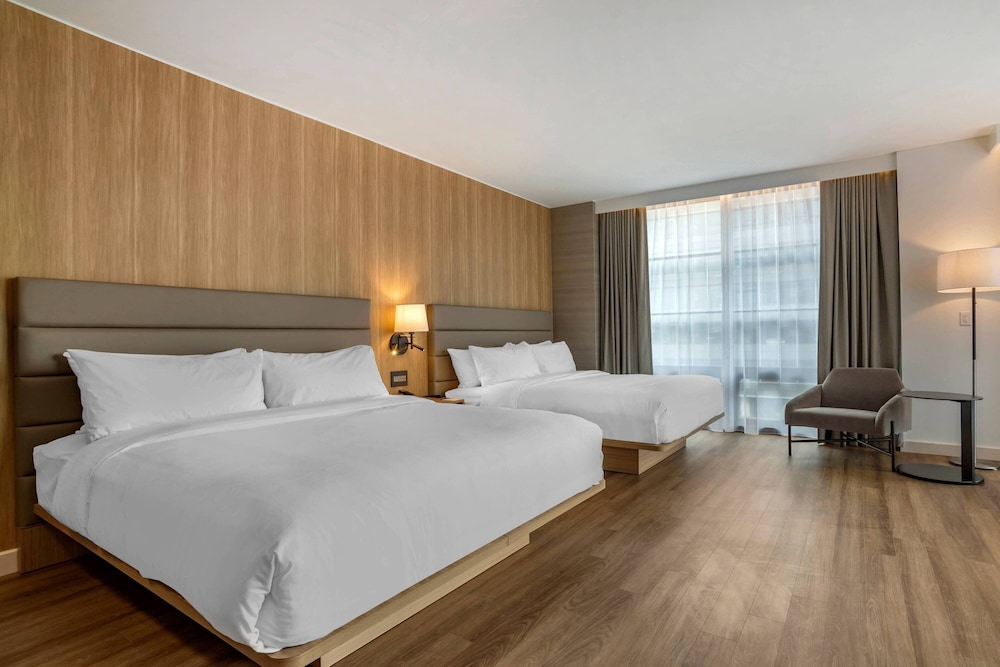 Basic Room, Multiple Beds, Corner (Mobility Accessible, Roll-in Shower)