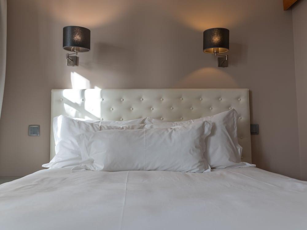 Double Room, 1 Queen Bed, City View (Room 101)