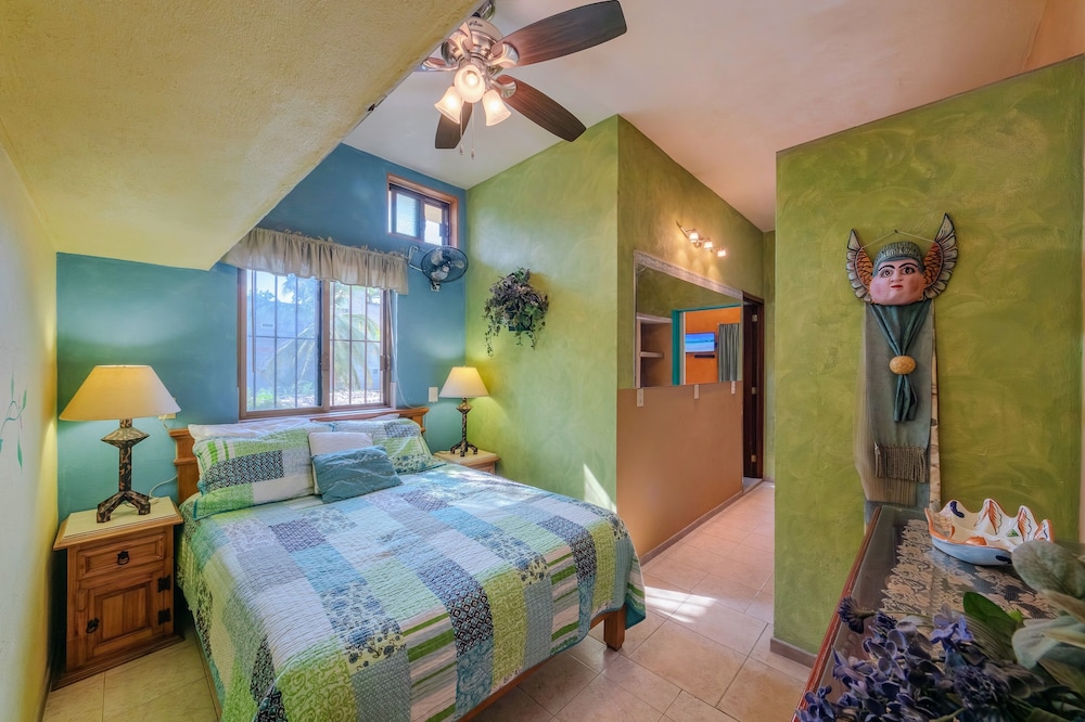 Deluxe Suite, 1 Queen Bed, City View