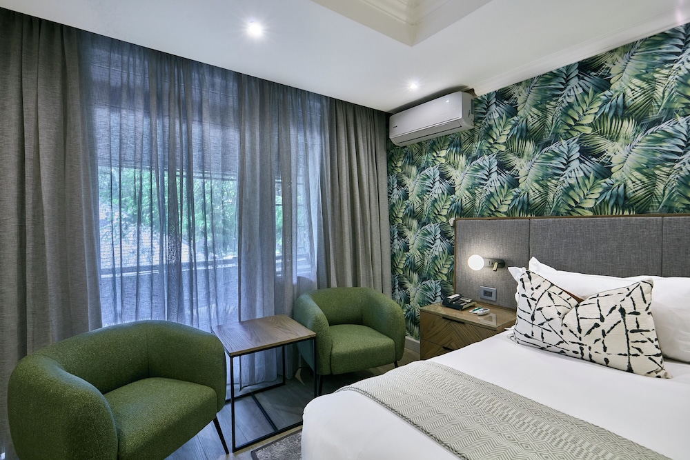 Deluxe Room, 1 King Bed, Garden View