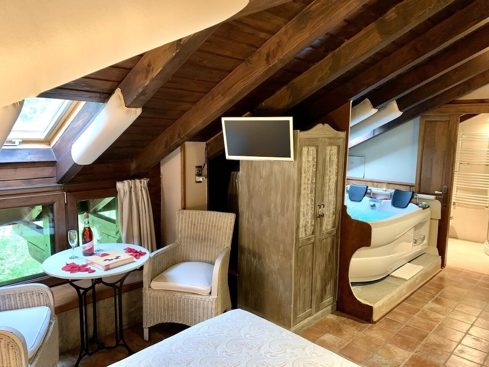 Penthouse, Hot Tub photo 3