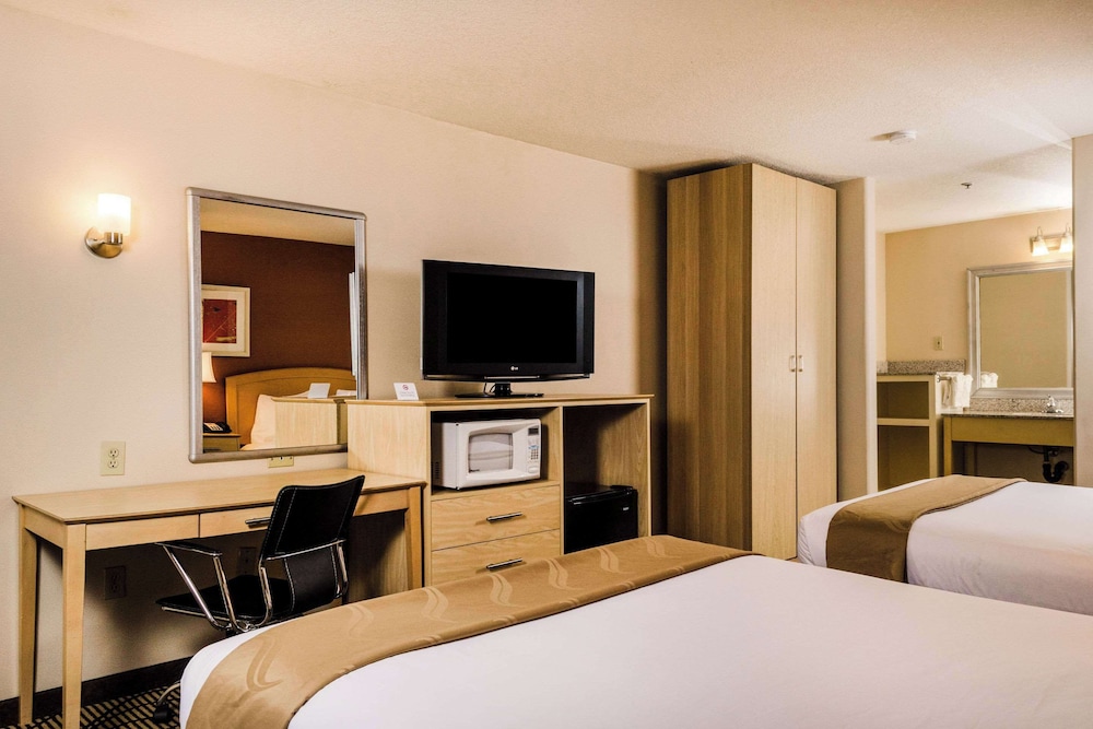 Standard Room, 2 Queen Beds, Non Smoking - Photo 5