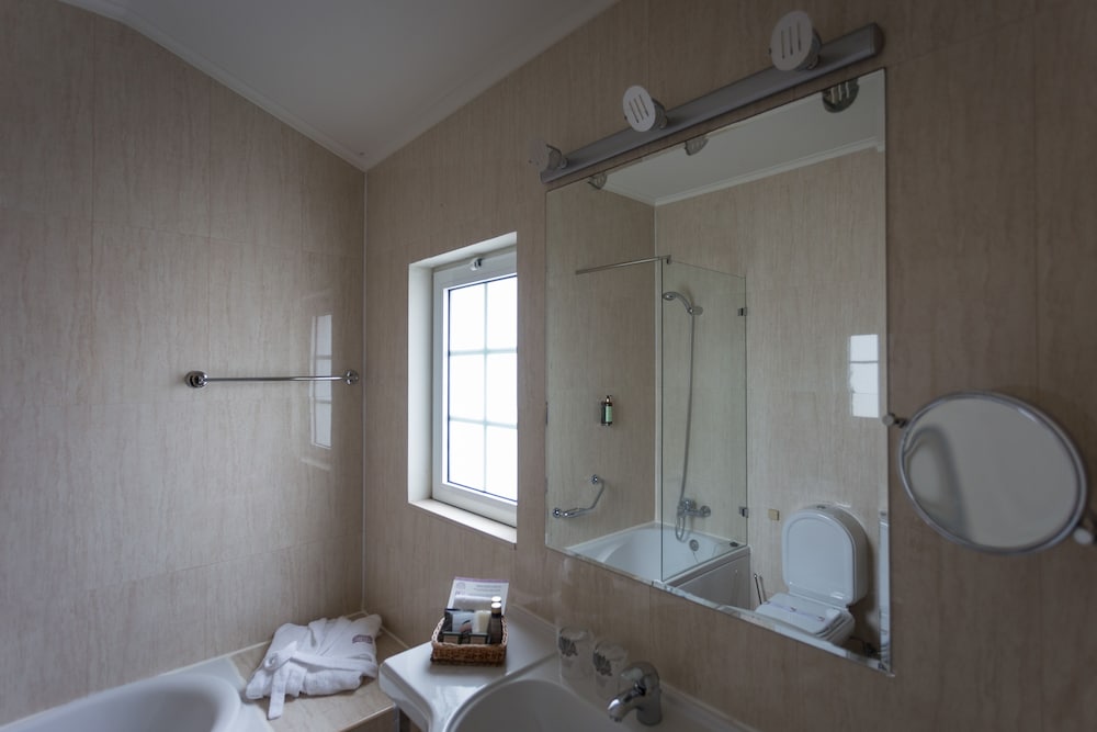 Superior Suite - Photo 16