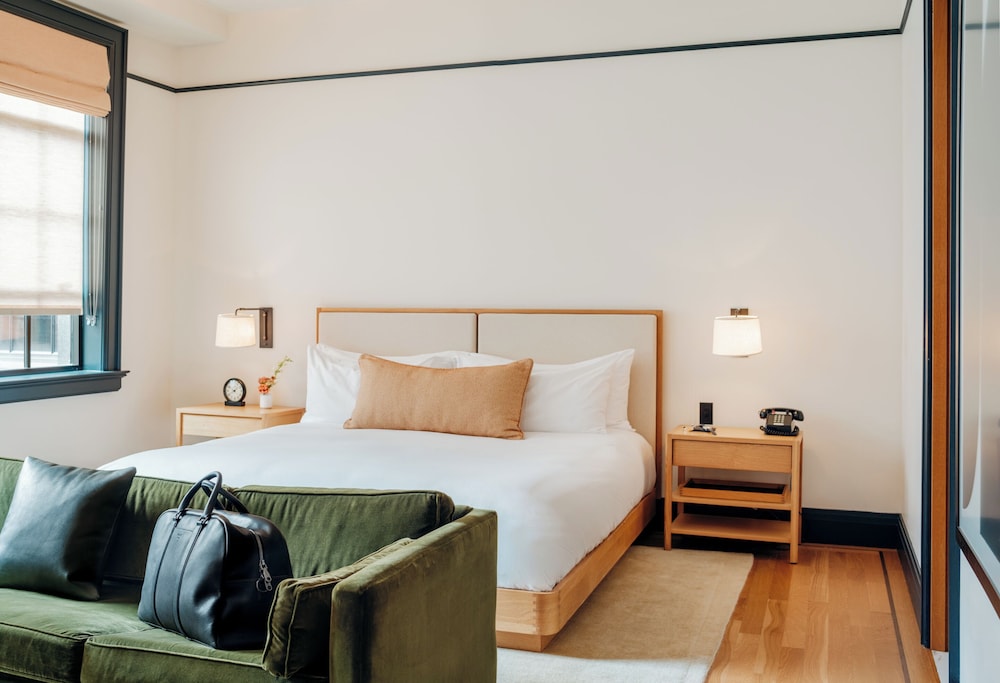 Room, 1 King Bed (Cass, 1 King Bed)