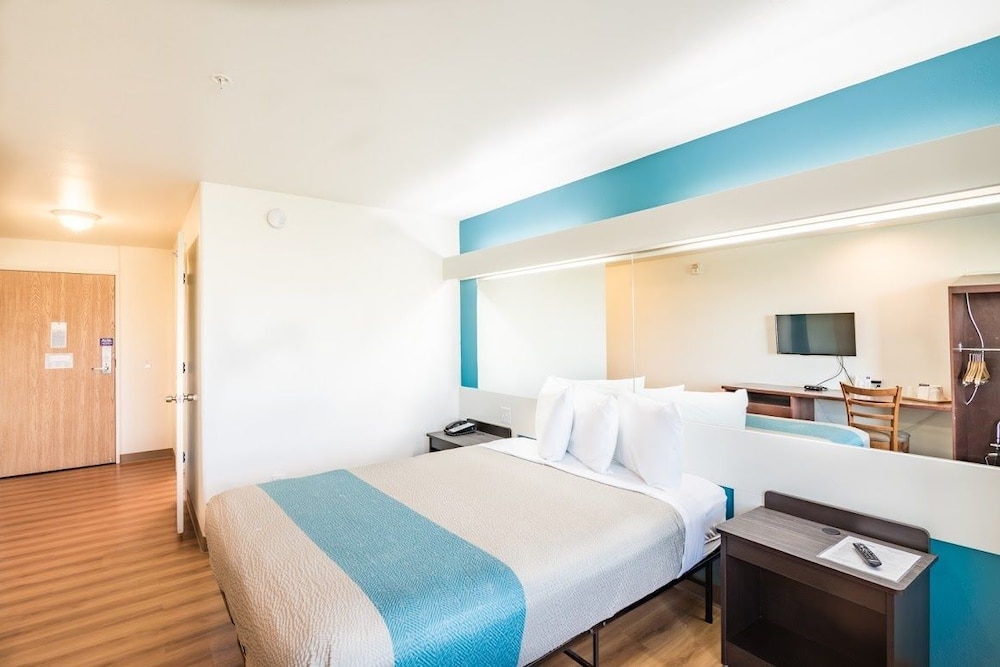 Standard Room, 1 Queen Bed, Accessible, Non Smoking photo 3