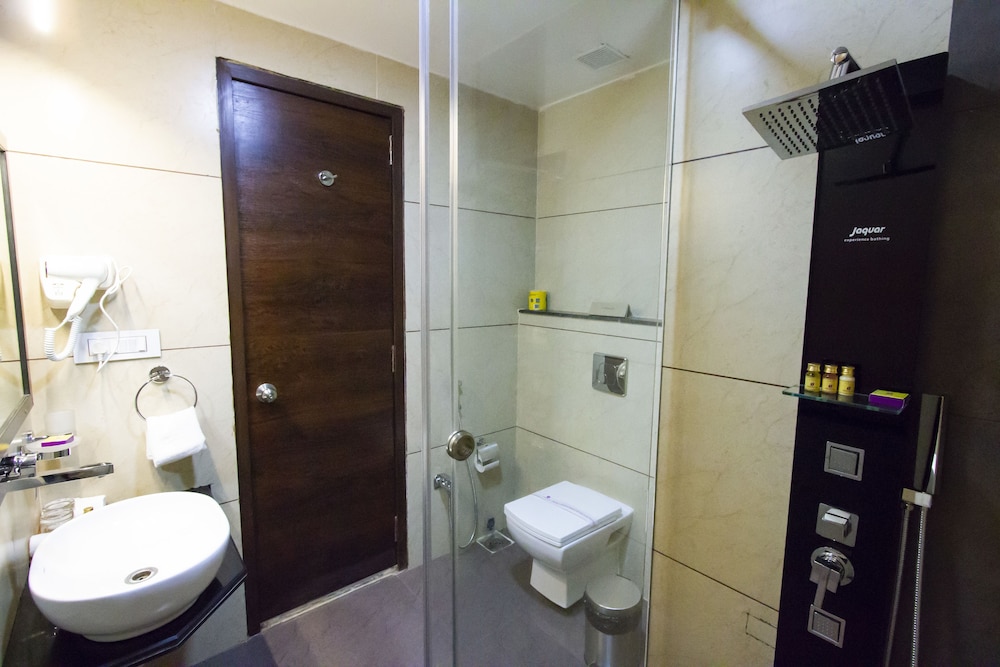 Deluxe Double Room, 1 King Bed, Non Smoking, Resort View photo 3