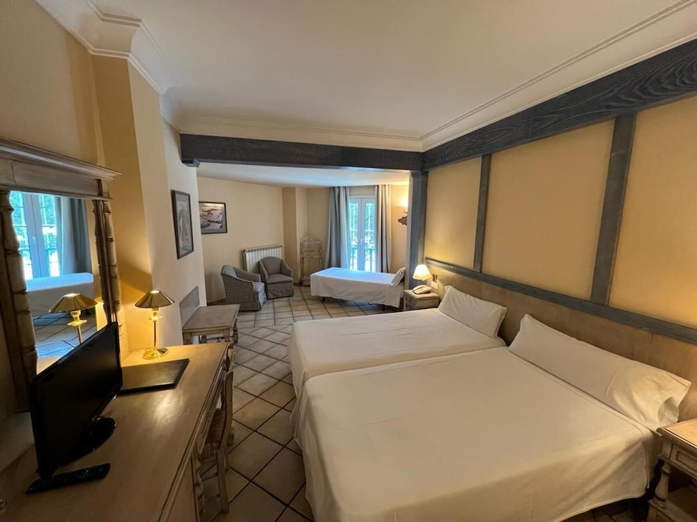 Habitación Triple Premium (2 Adultos y 1 Niño)