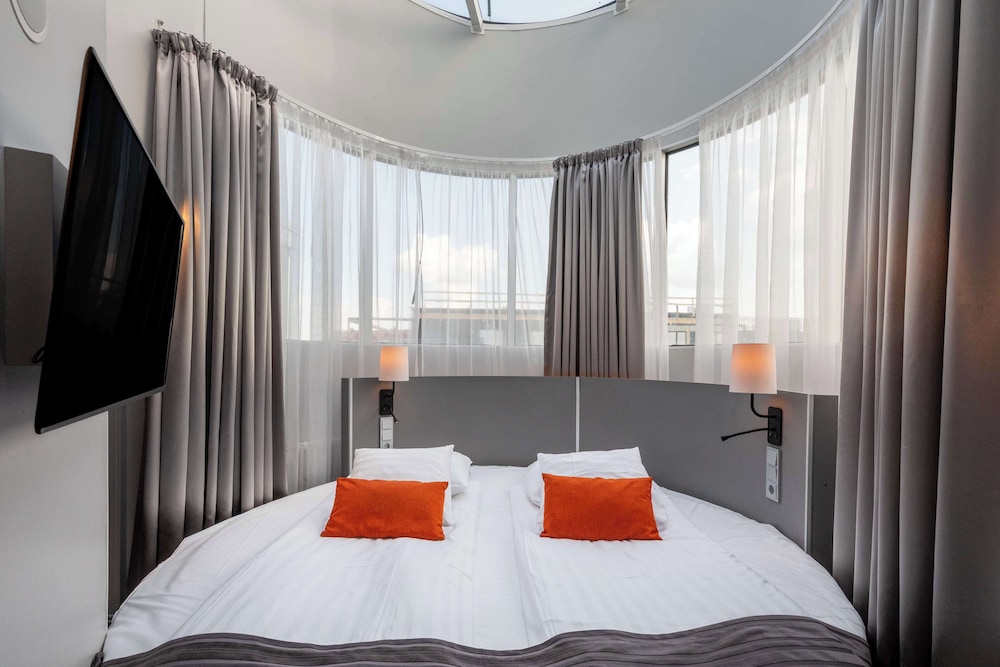 Suite (Master) - Photo 2