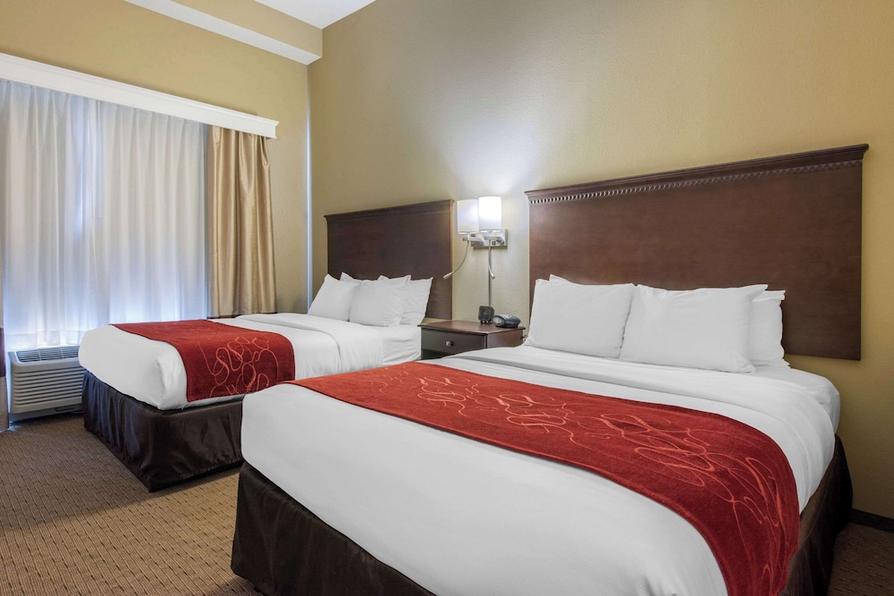 Suite, Two Queen and One Sofa Bed, Non-Smoking