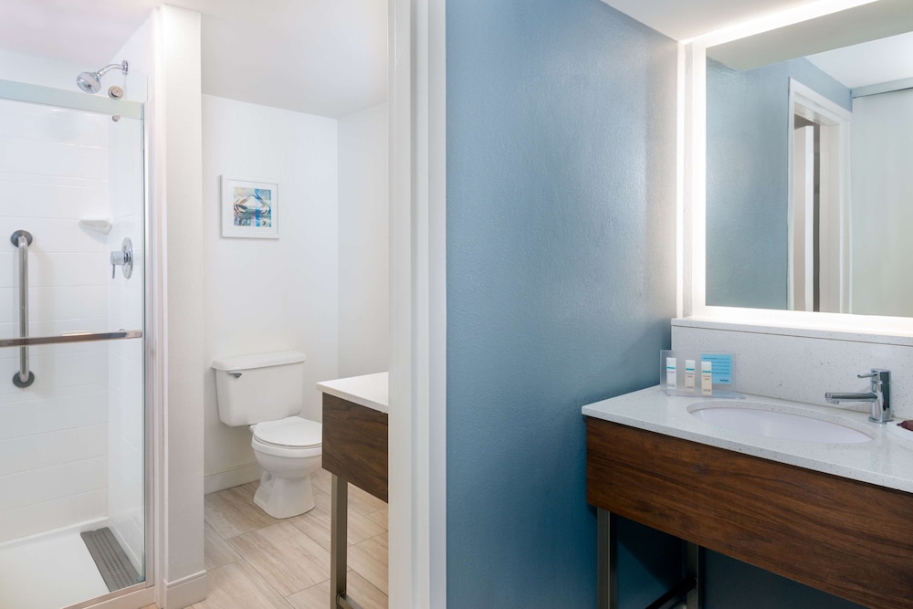 Room, 2 Double Beds, Non Smoking (Shower Only) - Photo 2
