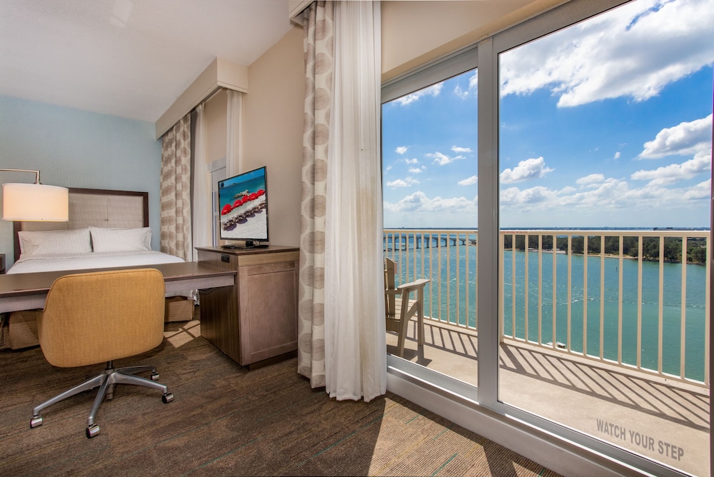 Studio, 1 King Bed, Accessible, Bathtub (Beach View) photo 3