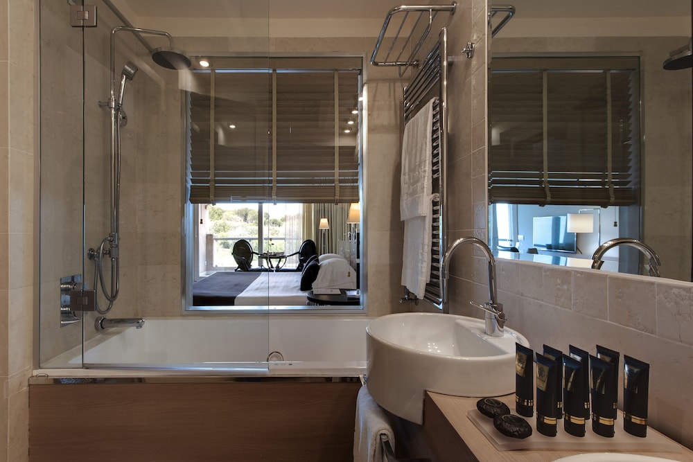 Deluxe Double or Twin Room, Balcony, Sea View - Photo 6
