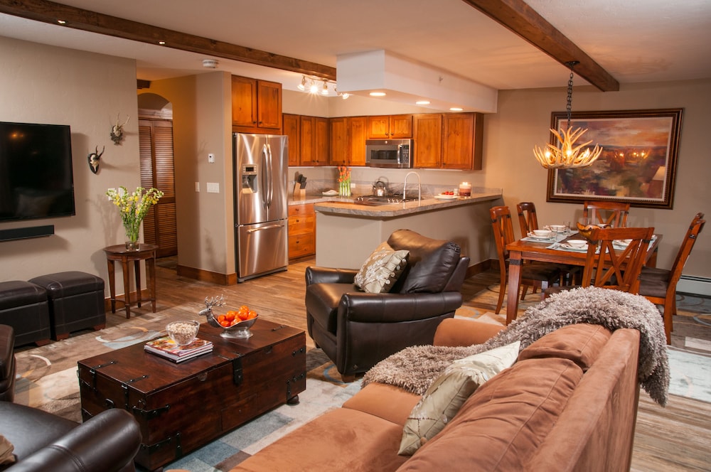 Condo, 2 Bedrooms, 2 Bathrooms - Photo 1