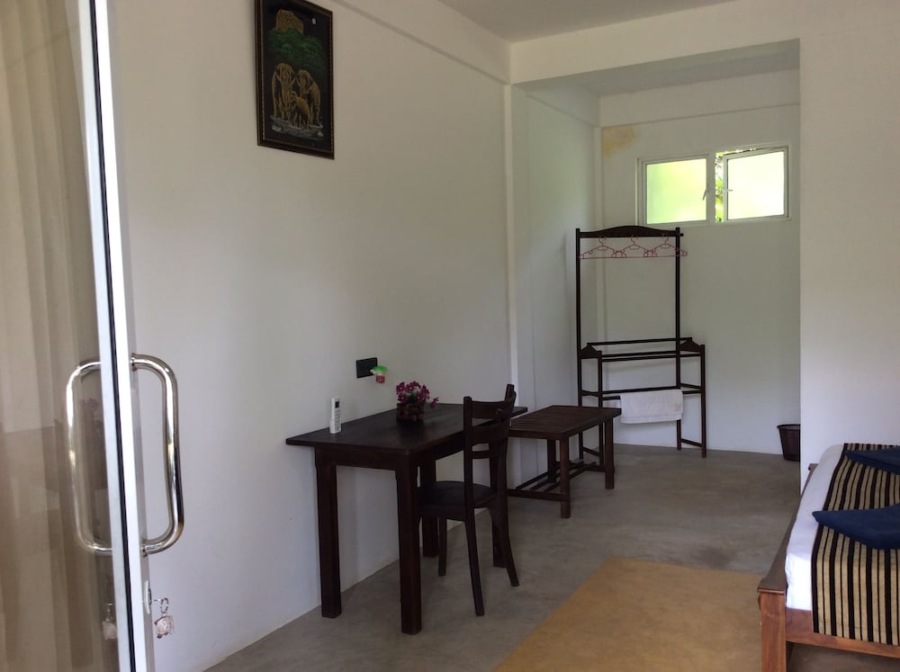 Deluxe Double Room, 1 Queen Bed, Non Smoking, Garden View photo 2