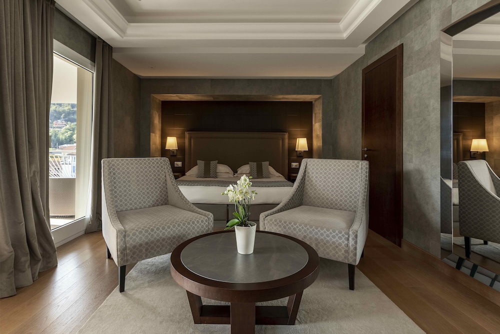 Suite, Mountain View, Corner photo 2