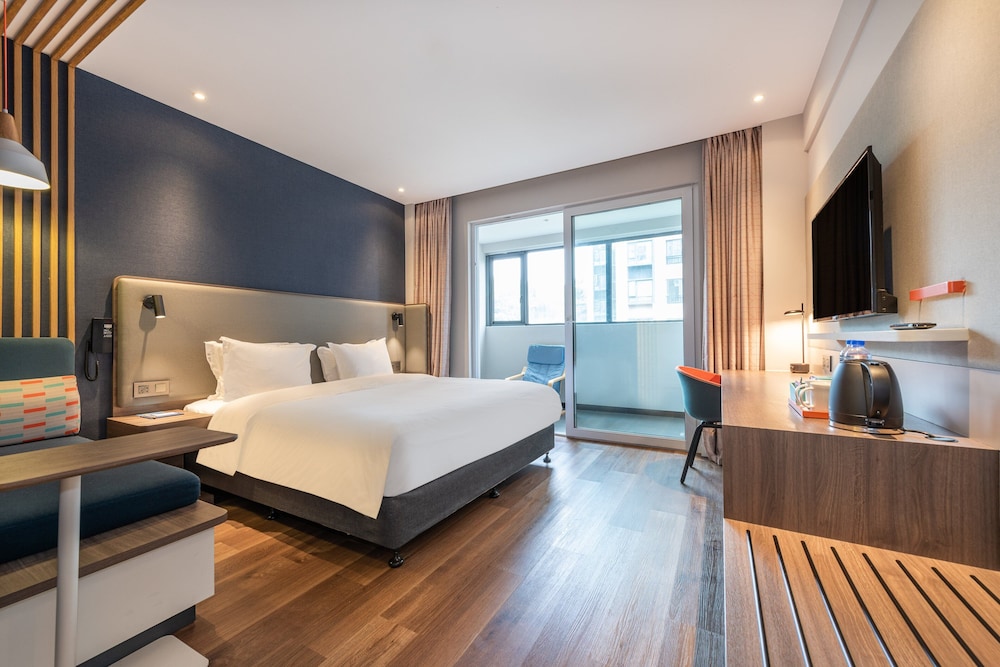 Standard Room, 1 King Bed
