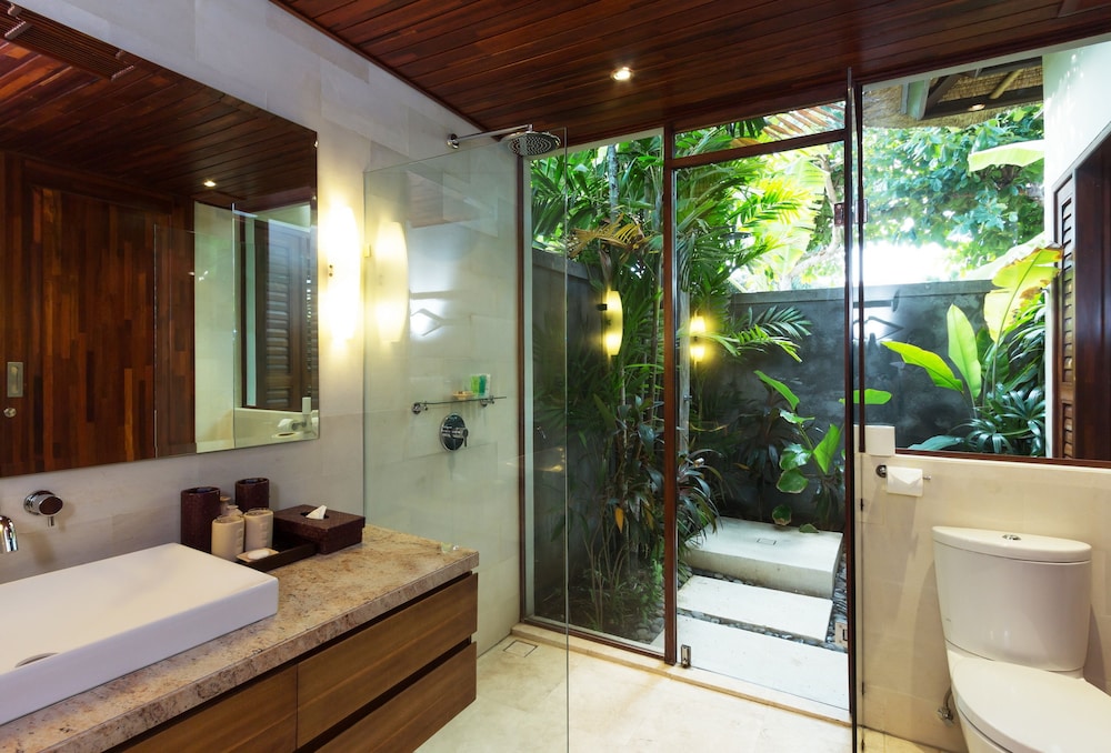 Villa 2 - Two-Bedroom Villa with Private Pool photo 3