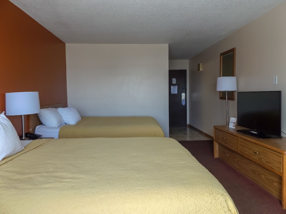 Room, 2 Queen Beds, Non Smoking photo 1