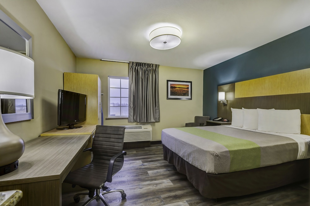 Deluxe Room, 1 Queen Bed, Non Smoking, Kitchenette photo 1