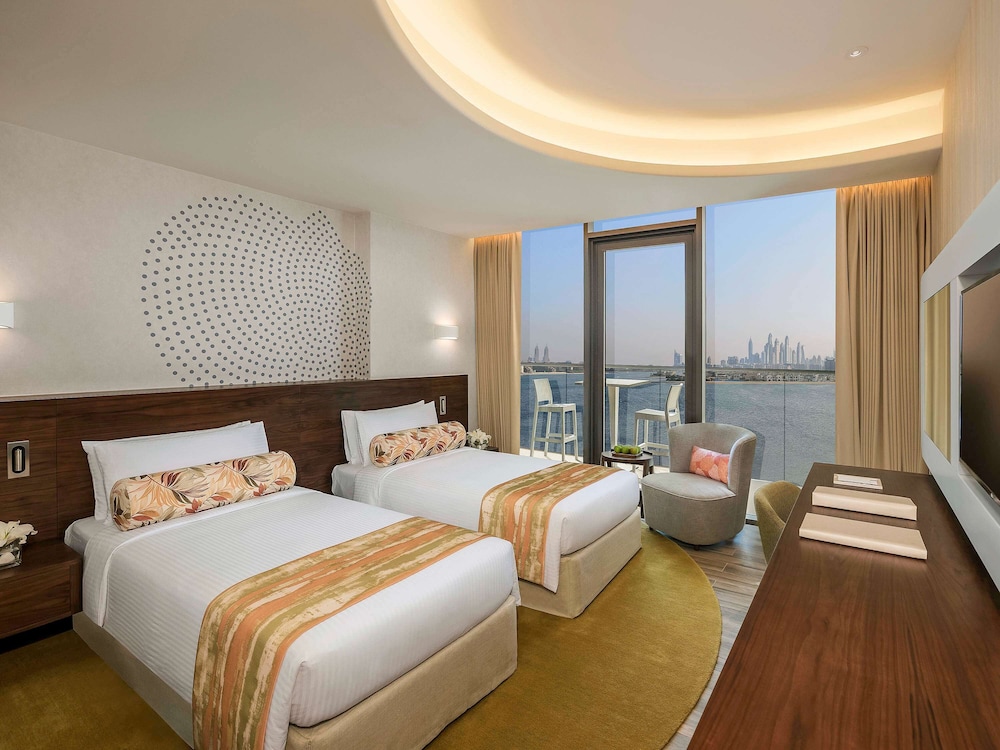 Deluxe Room with Balcony, Palm Sea View thumbnail 5