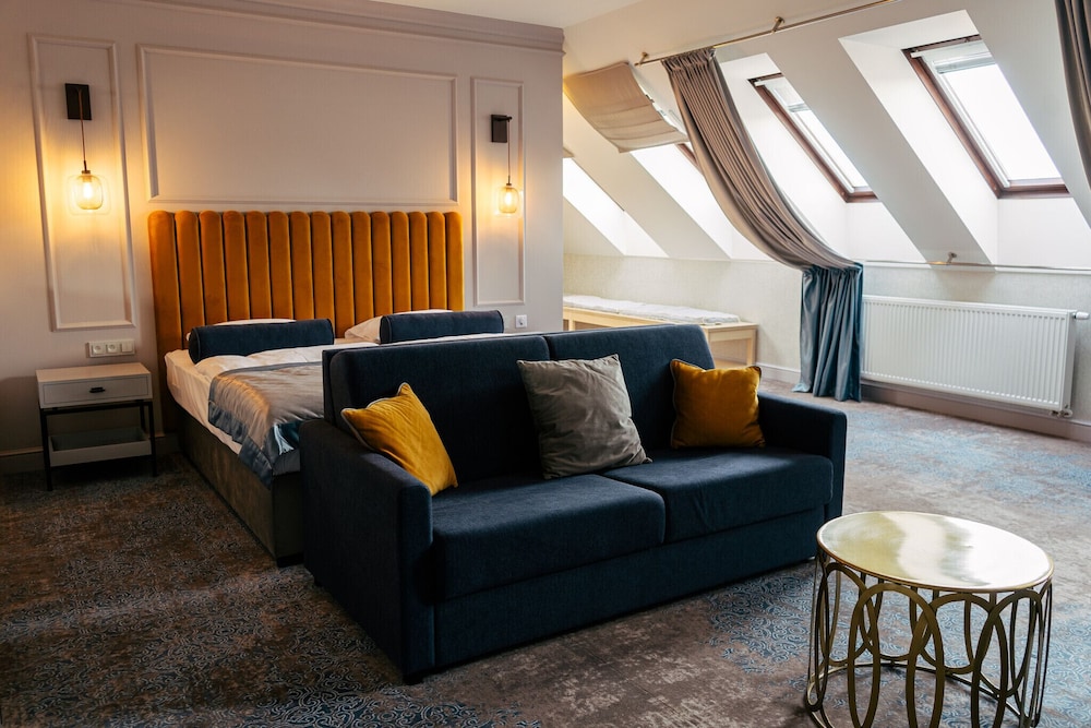 Junior Studio Suite