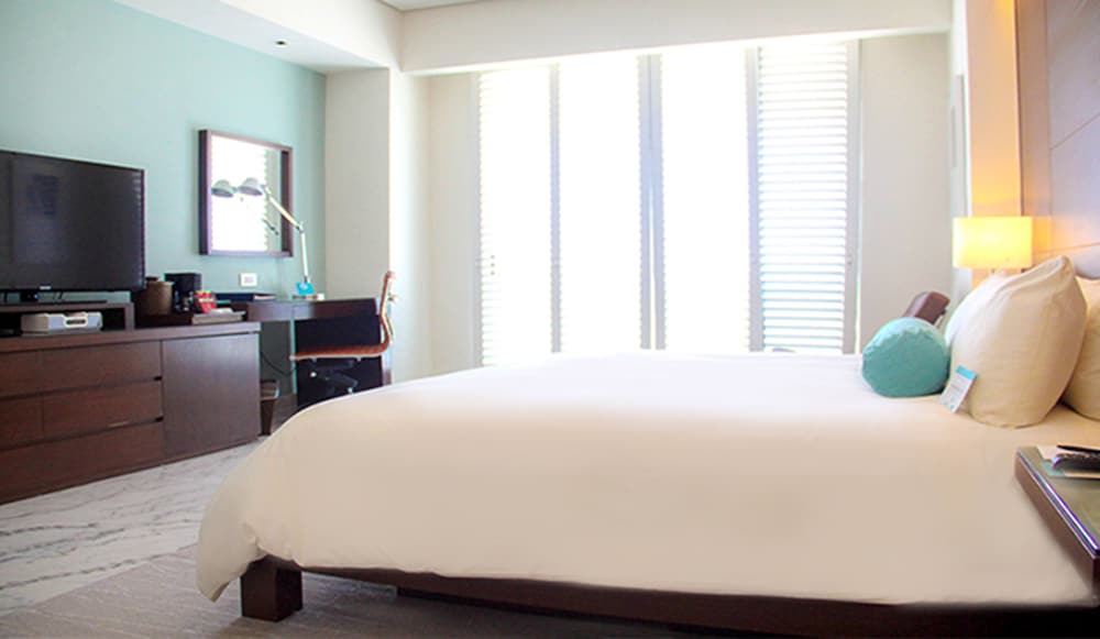 Club 89 King Bed Resort View - Photo 2
