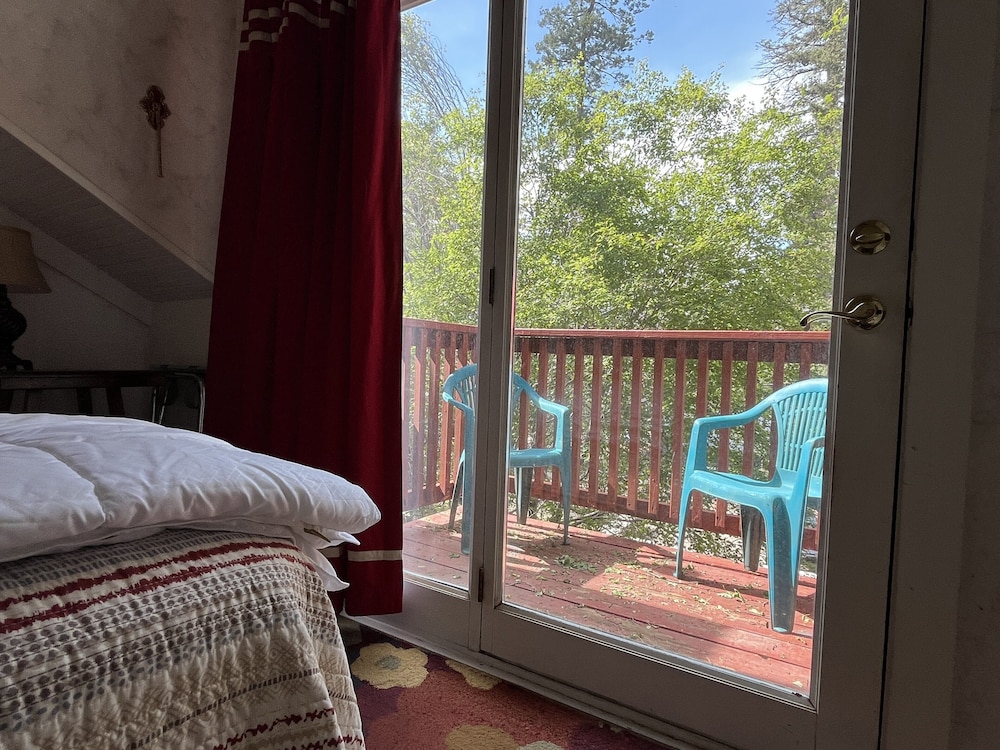 Room 8 photo 3